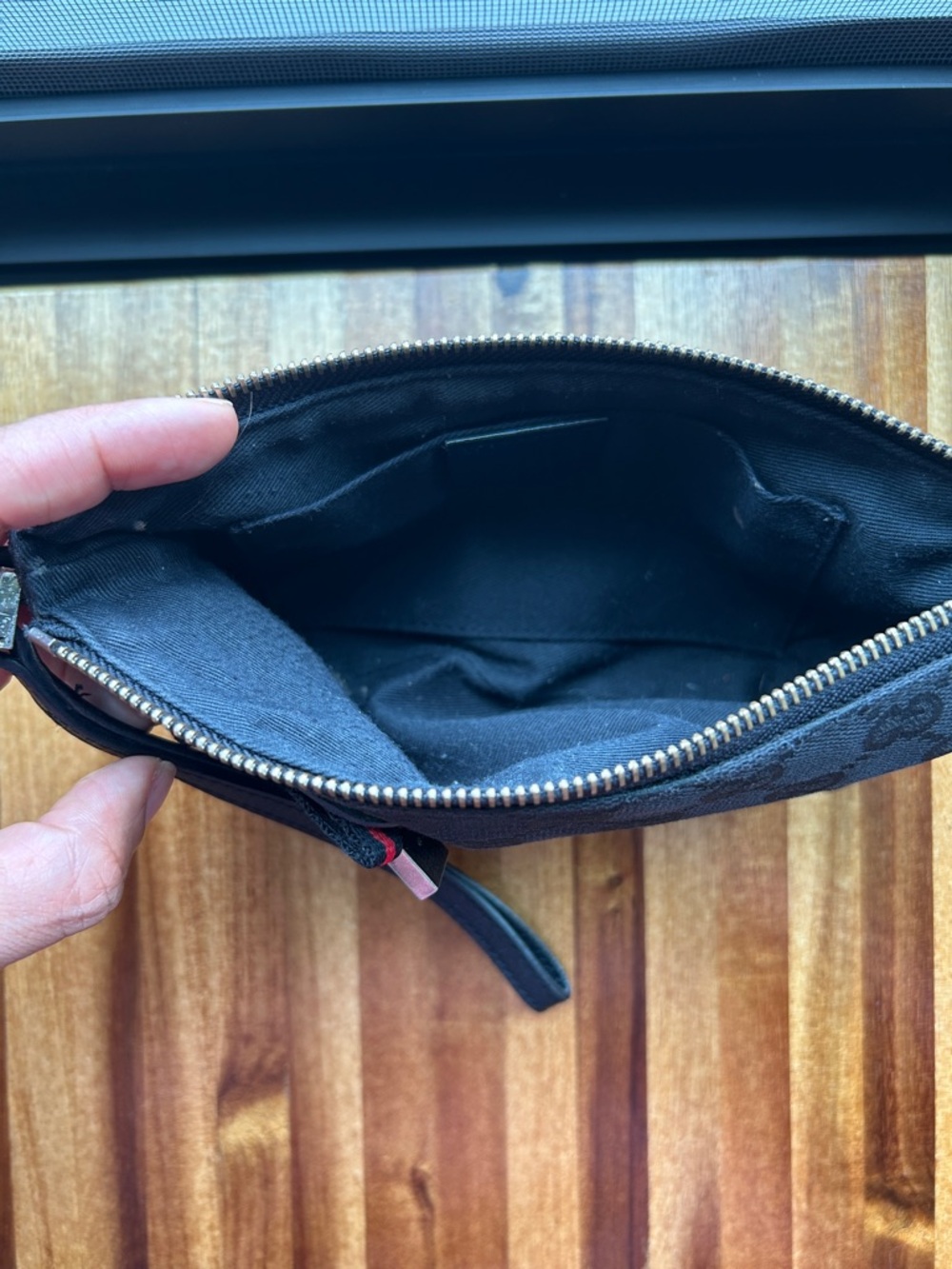 Vintage Gucci Black GG Wristlet Wallet – Authentic Designer Find - Picture 8 of 9